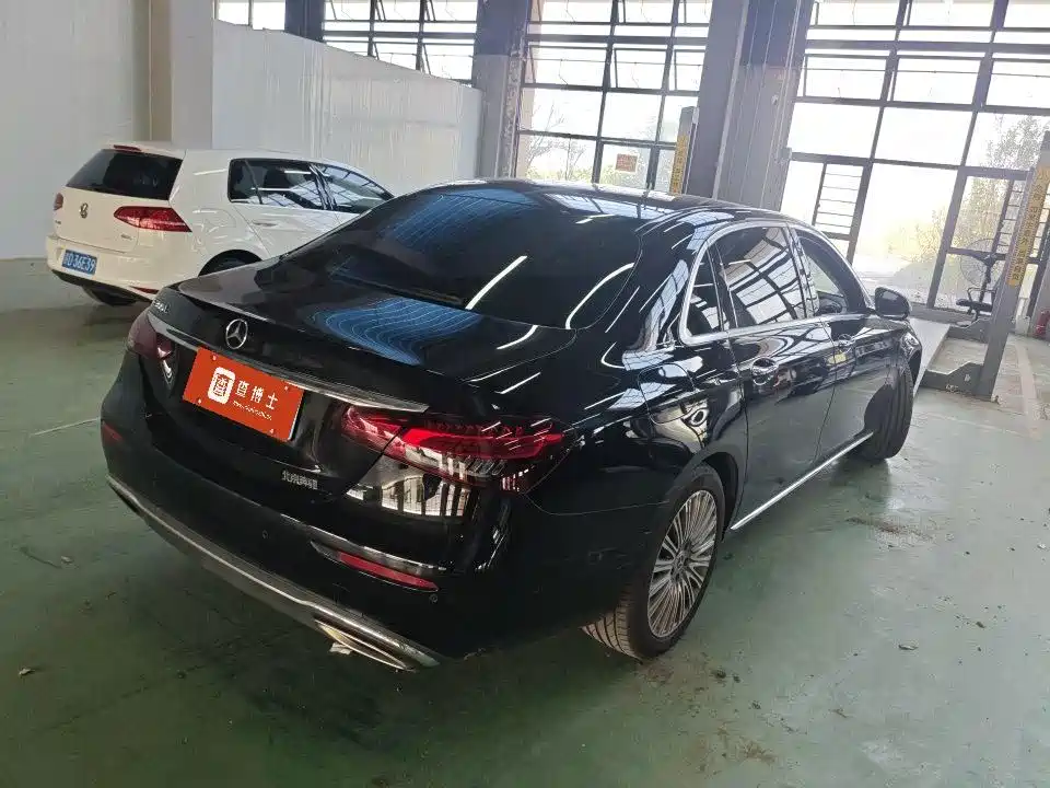 Mercedes-Benz E-Class — миниатюра 2