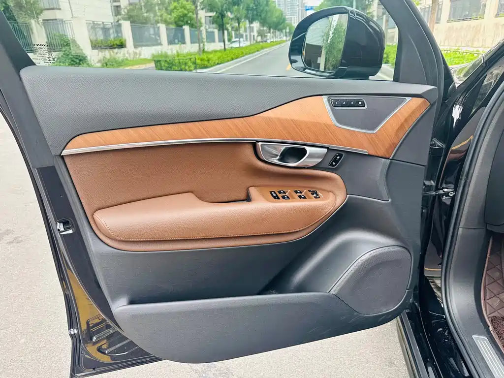 Volvo XC90 2020 T6 Luxury 7 мест