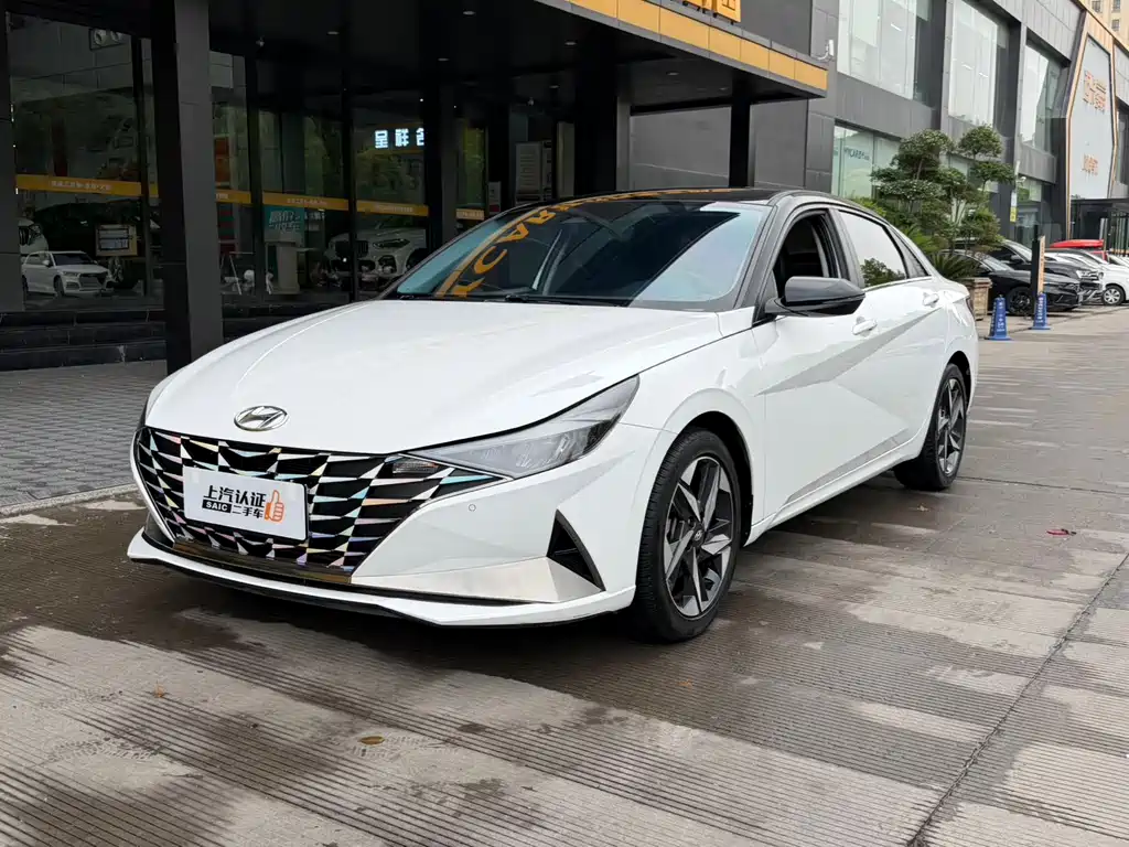 Hyundai Elantra 2022