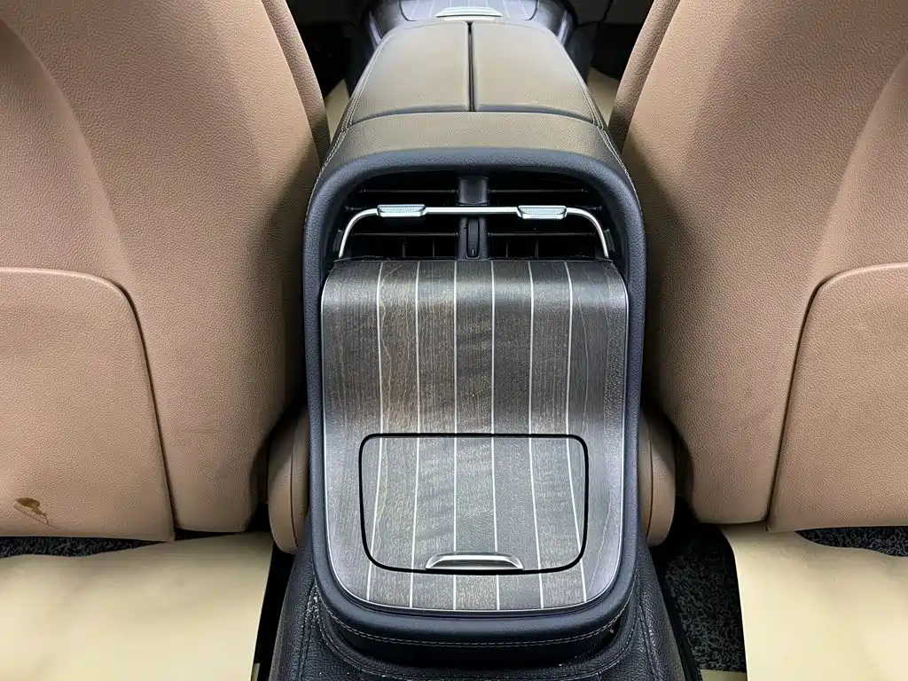 Mercedes-Benz E-Class — миниатюра 21