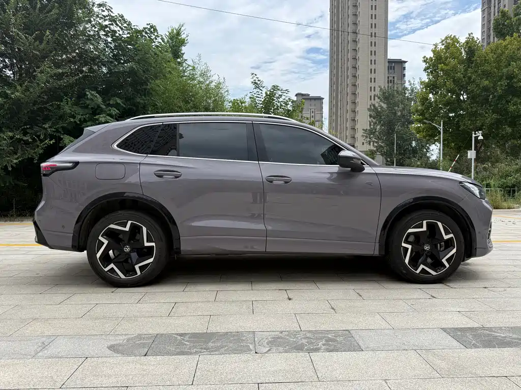 Volkswagen Tiguan L — миниатюра 19