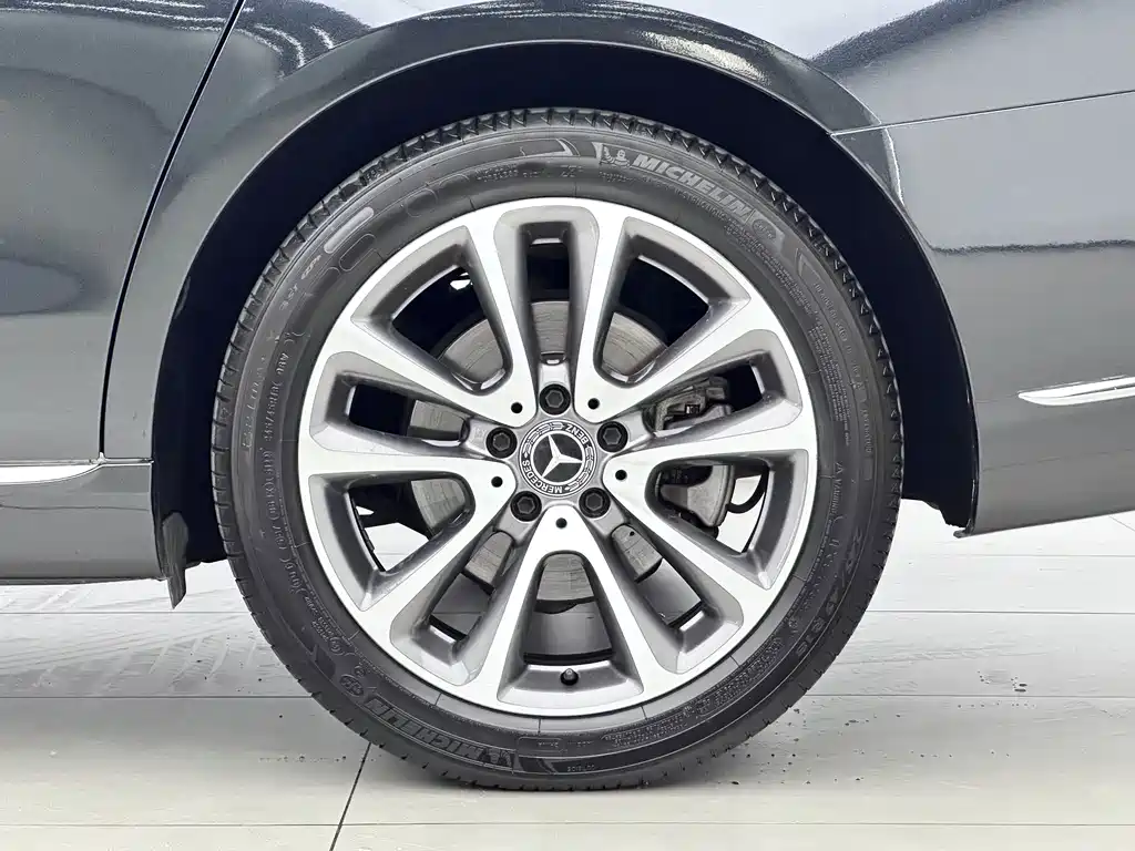 Mercedes-Benz E-Class — миниатюра 17