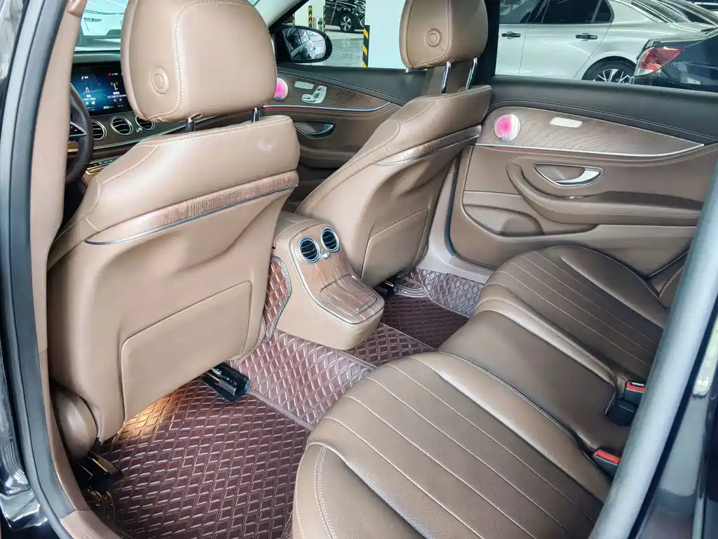 Mercedes-Benz E-Class — миниатюра 6