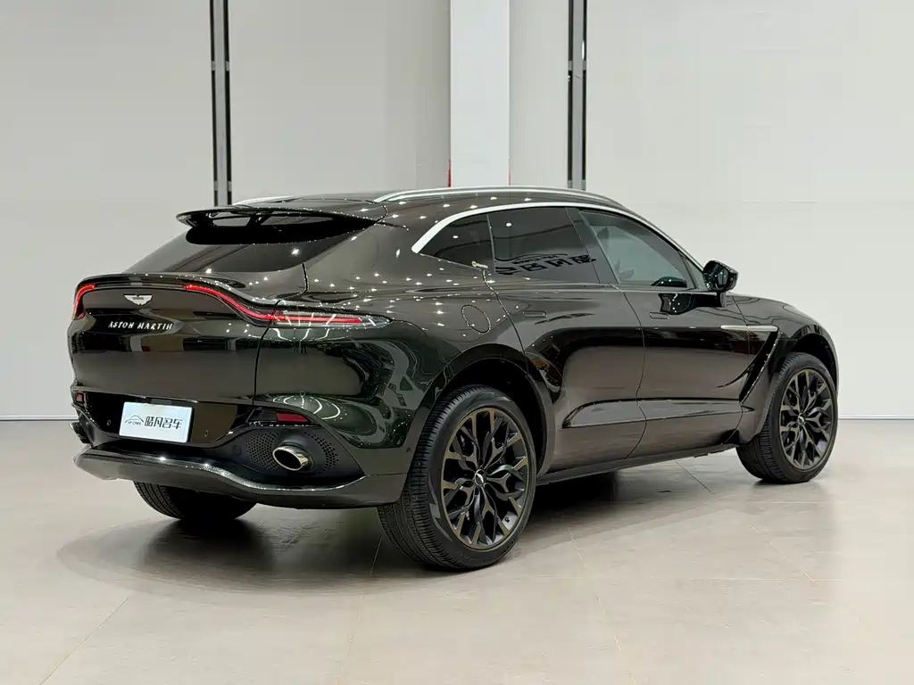 ASTON MARTIN DBX
