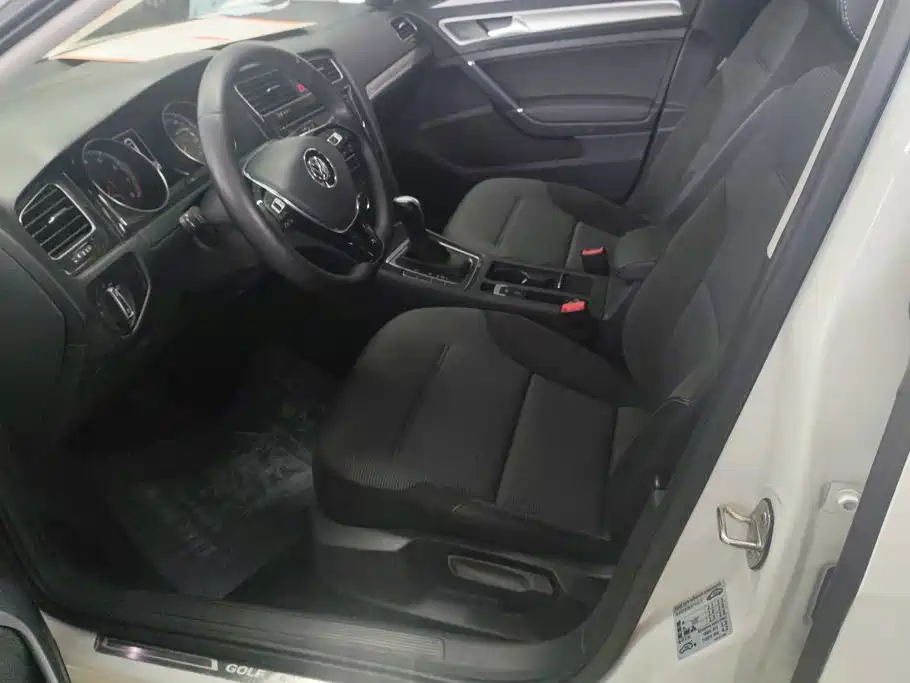 Volkswagen Golf 2018 1.6L AT Comfort