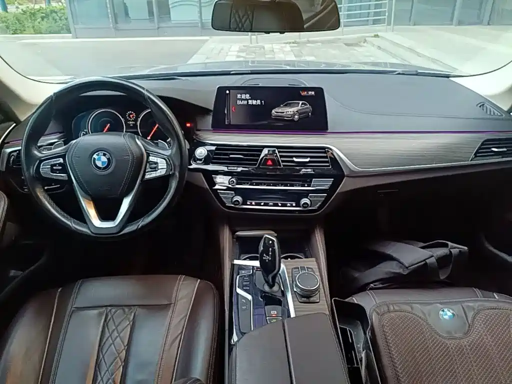 BMW 5 Series — миниатюра 10