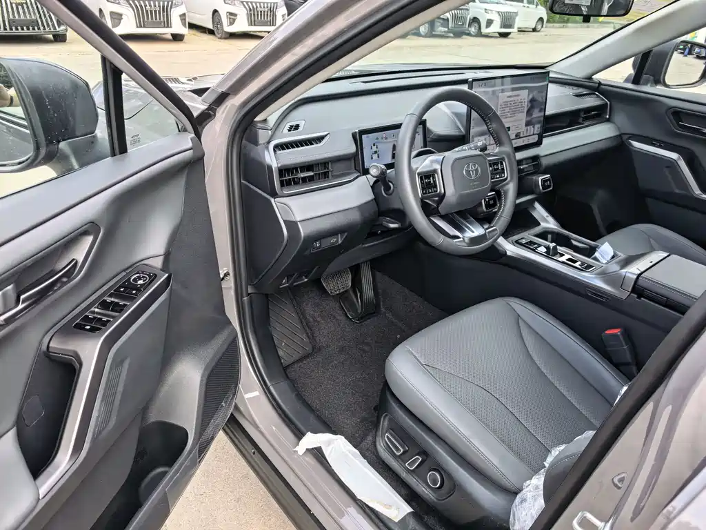 Toyota RAV4 2026 2.0L Luxury