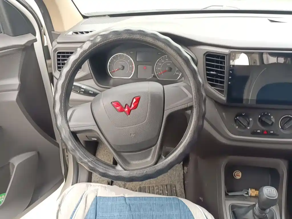 Wuling Hongguang V — миниатюра 6