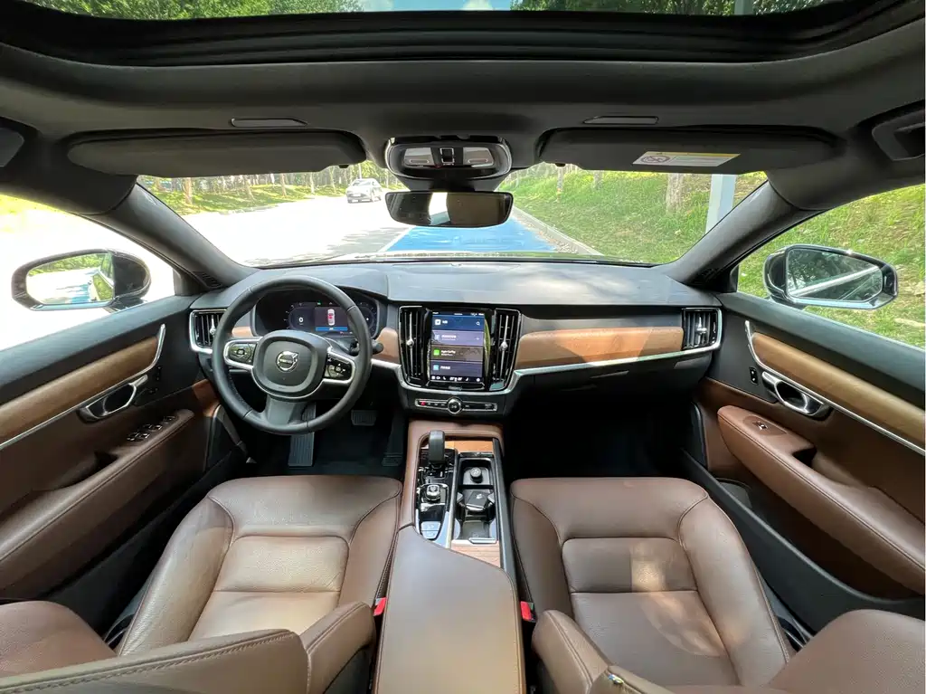 Volvo S90 2024 B5 Luxury