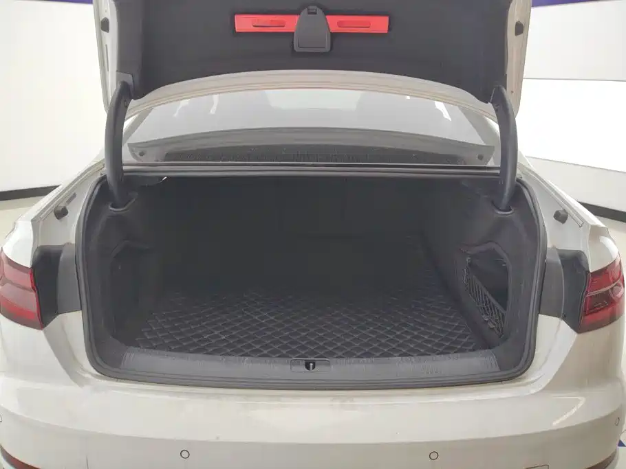 Audi A4L — миниатюра 4