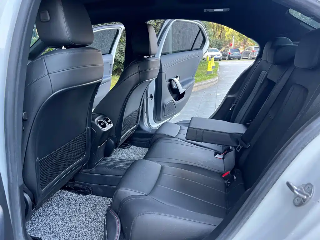 Mercedes-Benz A-Class — миниатюра 7
