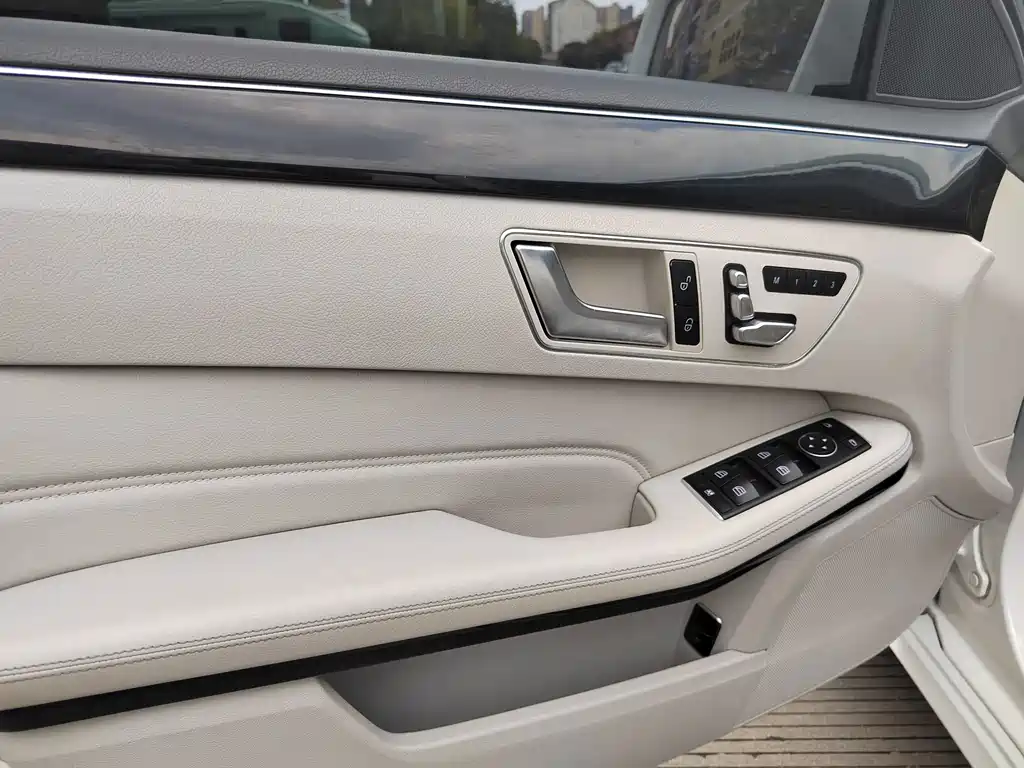 Mercedes-Benz E-Class — миниатюра 7