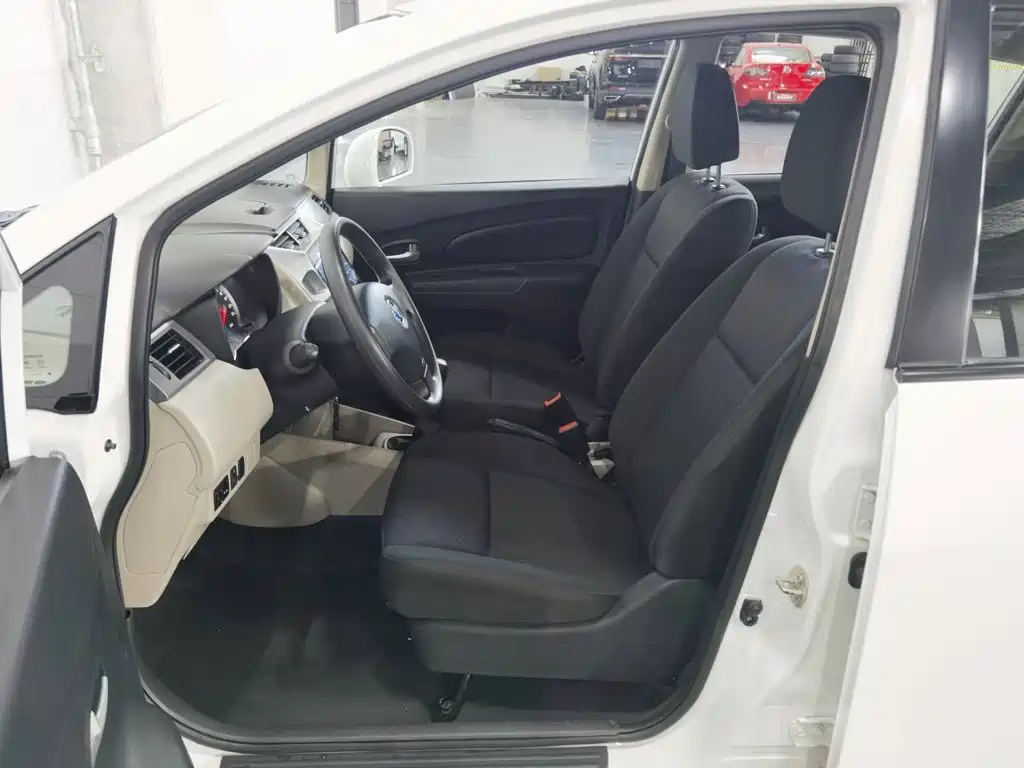 Venucia R50 — миниатюра 10