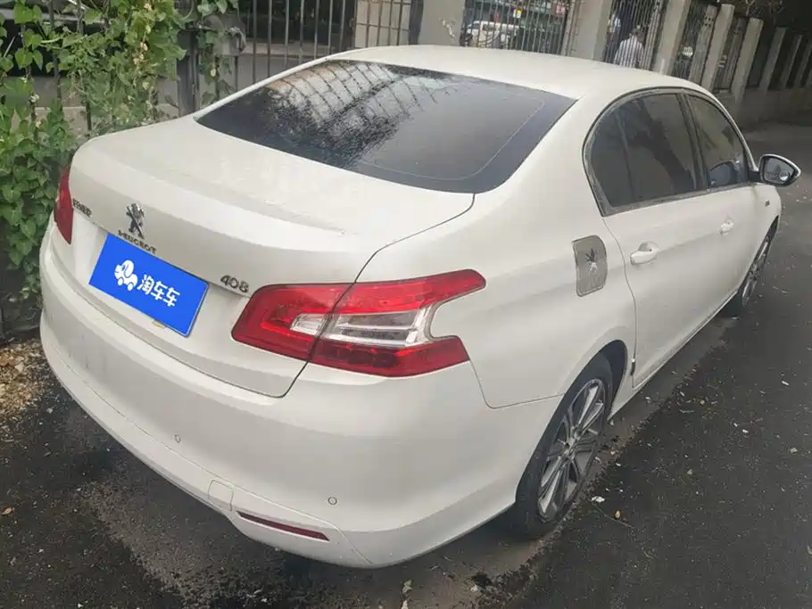 PEUGEOT  408