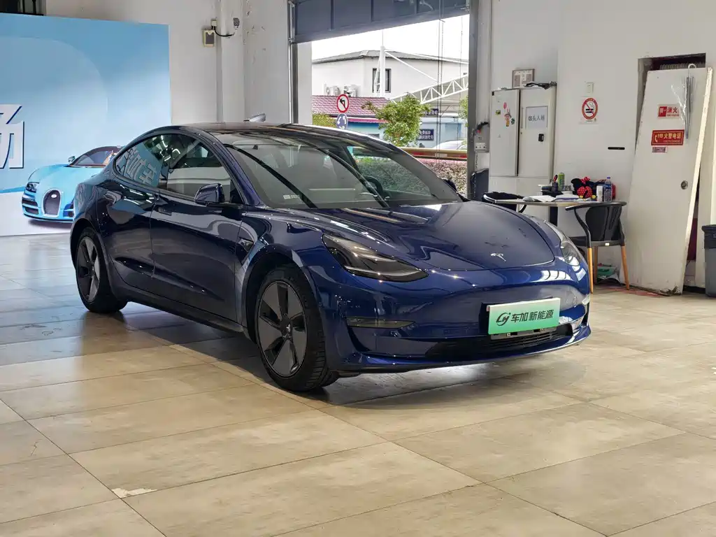 Tesla Model 3 — миниатюра 3