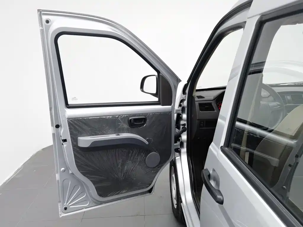 Wuling Rongguang S — миниатюра 8