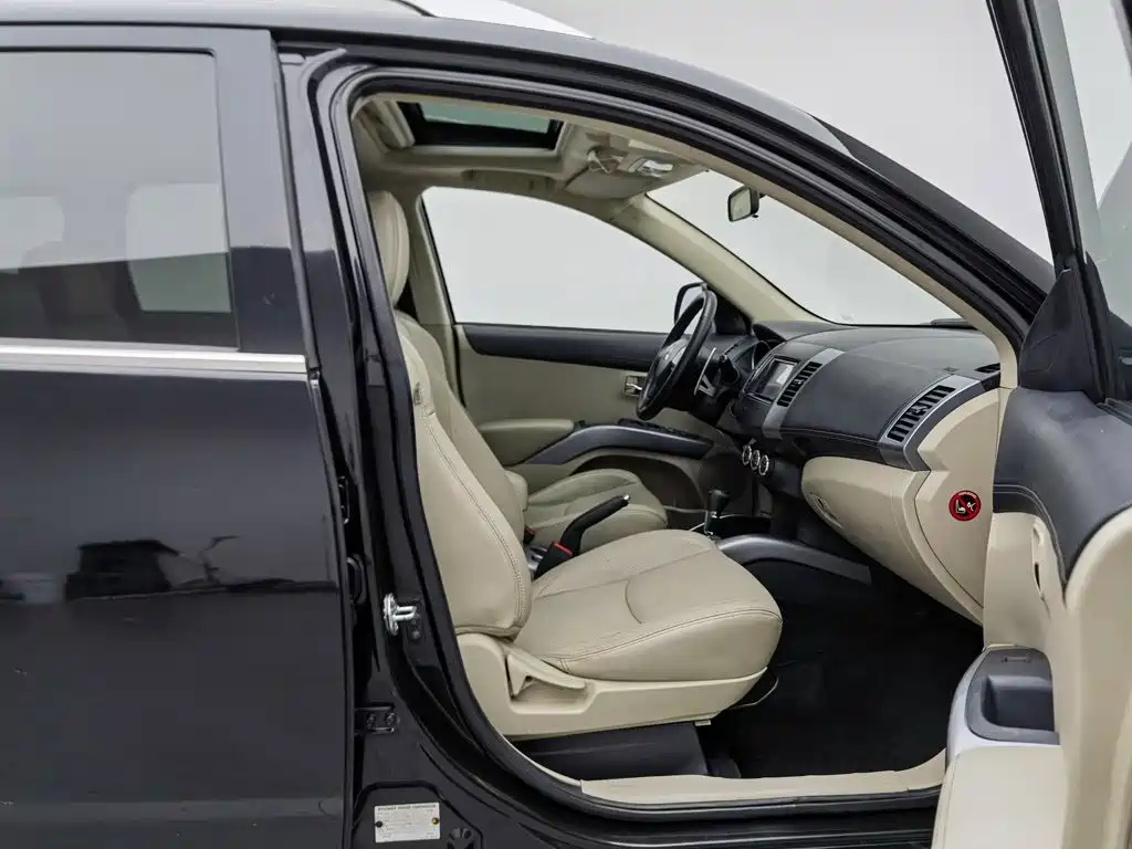 Mitsubishi Outlander (Import) — миниатюра 23