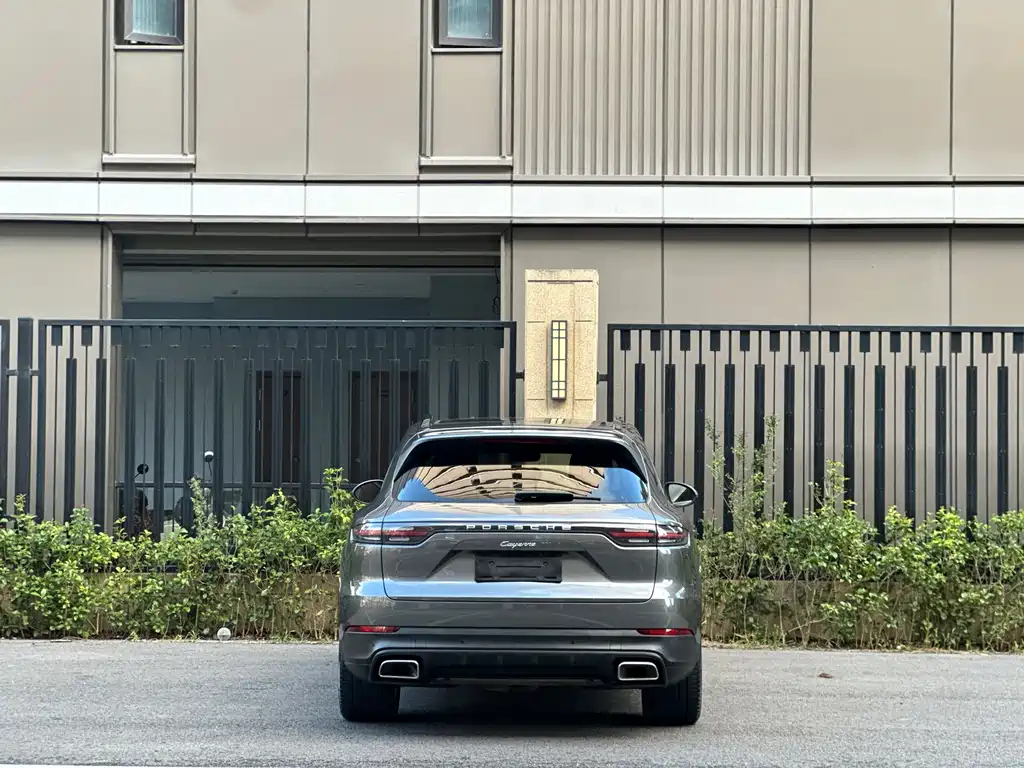 Porsche Cayenne — миниатюра 5