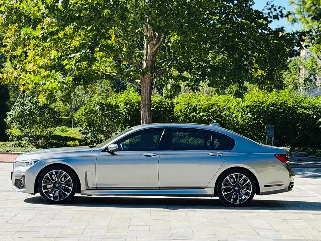 BMW 7 Series — миниатюра 2