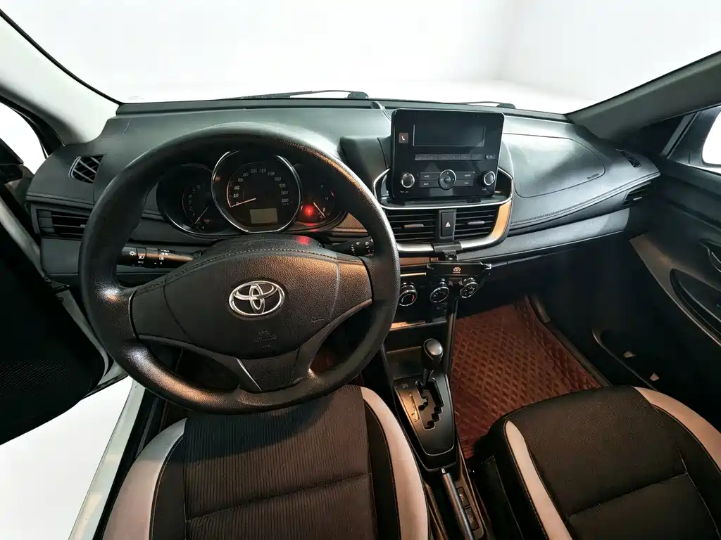 Toyota Yaris L — миниатюра 6