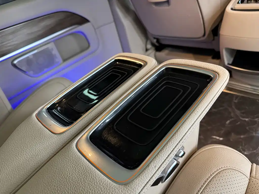 Mercedes-Benz V-Class — миниатюра 23