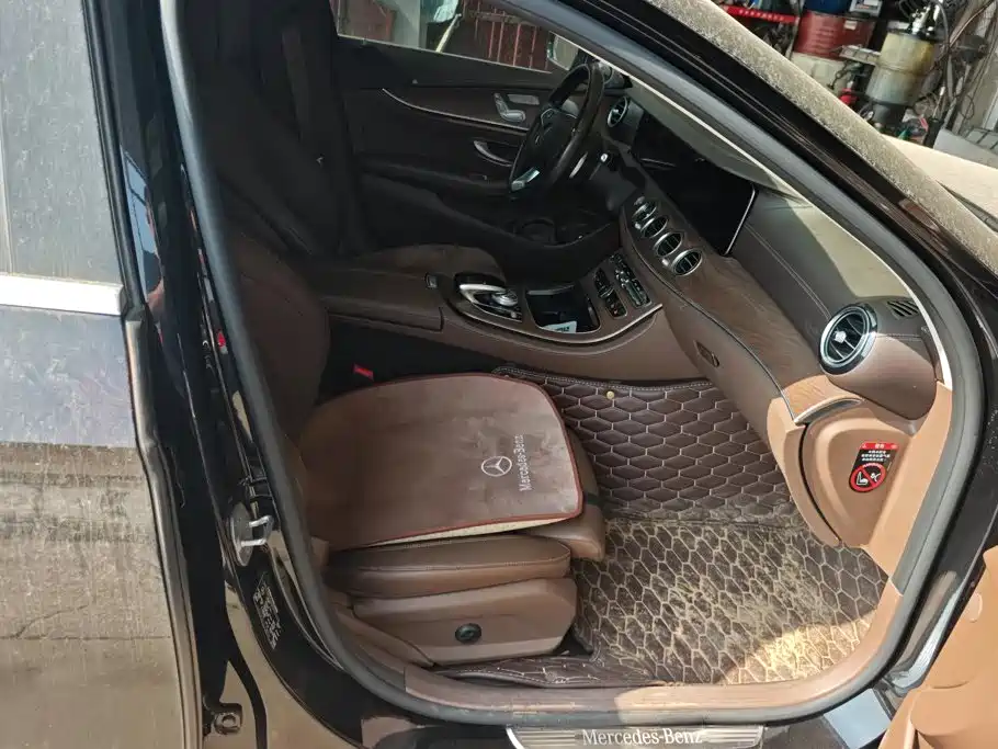Mercedes-Benz E-Class — миниатюра 8