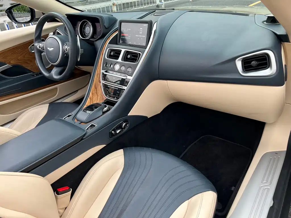 Aston Martin DB11 2019 4.0T V8 Volante