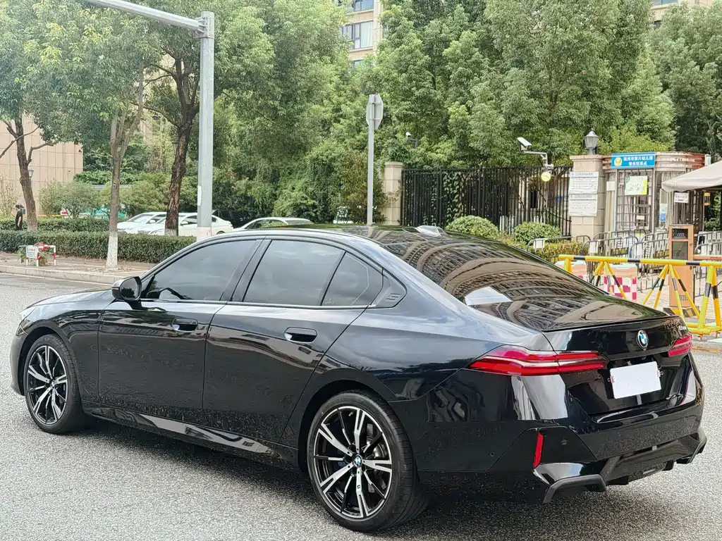 BMW 5 Series (Import) — миниатюра 5