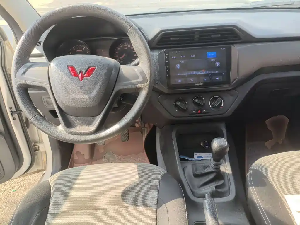 Wuling Hongguang — миниатюра 5