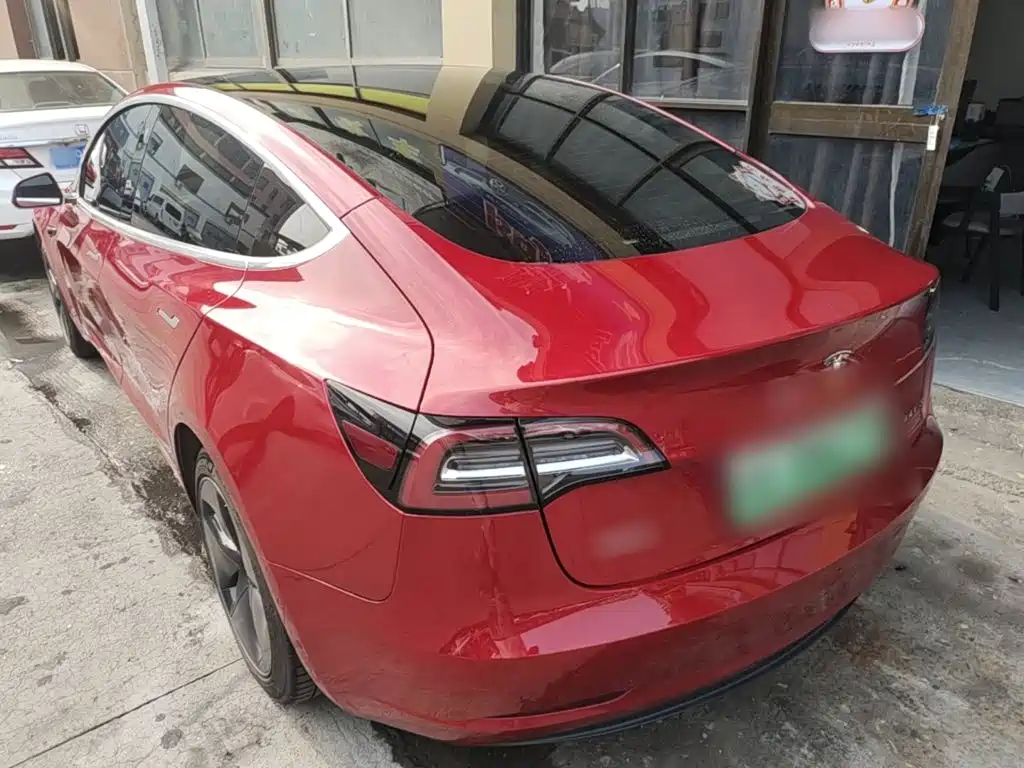 Tesla Model 3 — миниатюра 5