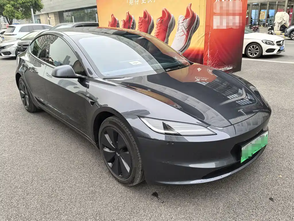 Tesla Model 3 — миниатюра 3