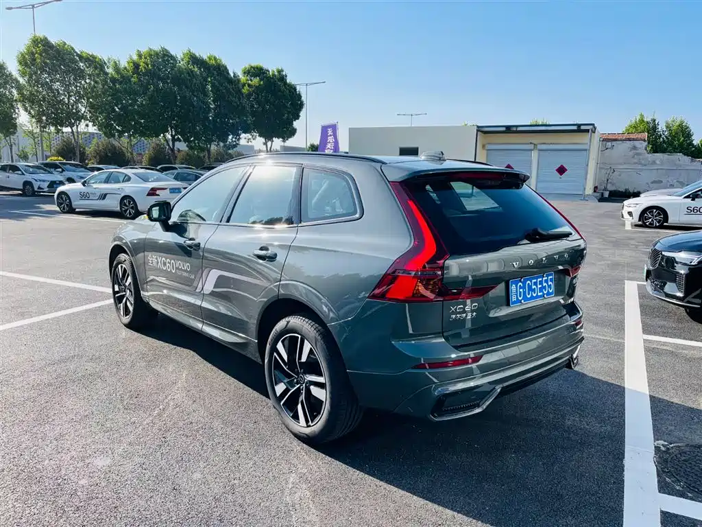 Volvo XC60 2026 B5 Sport