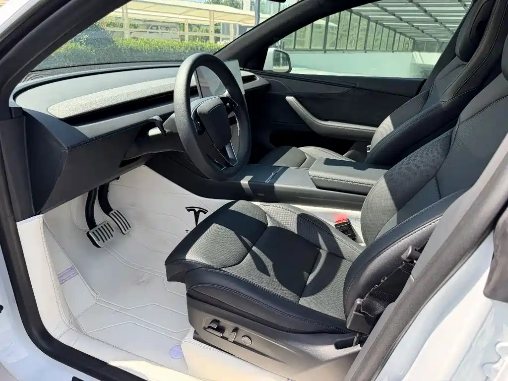 Tesla Model Y L
