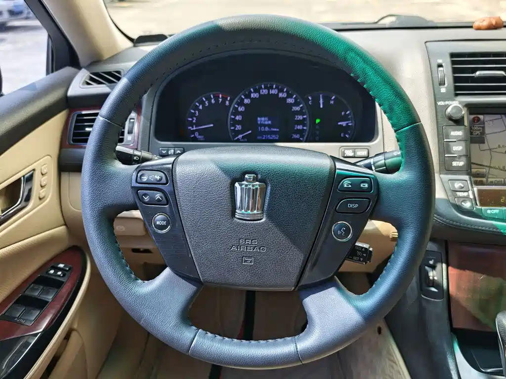 Toyota Crown — миниатюра 5