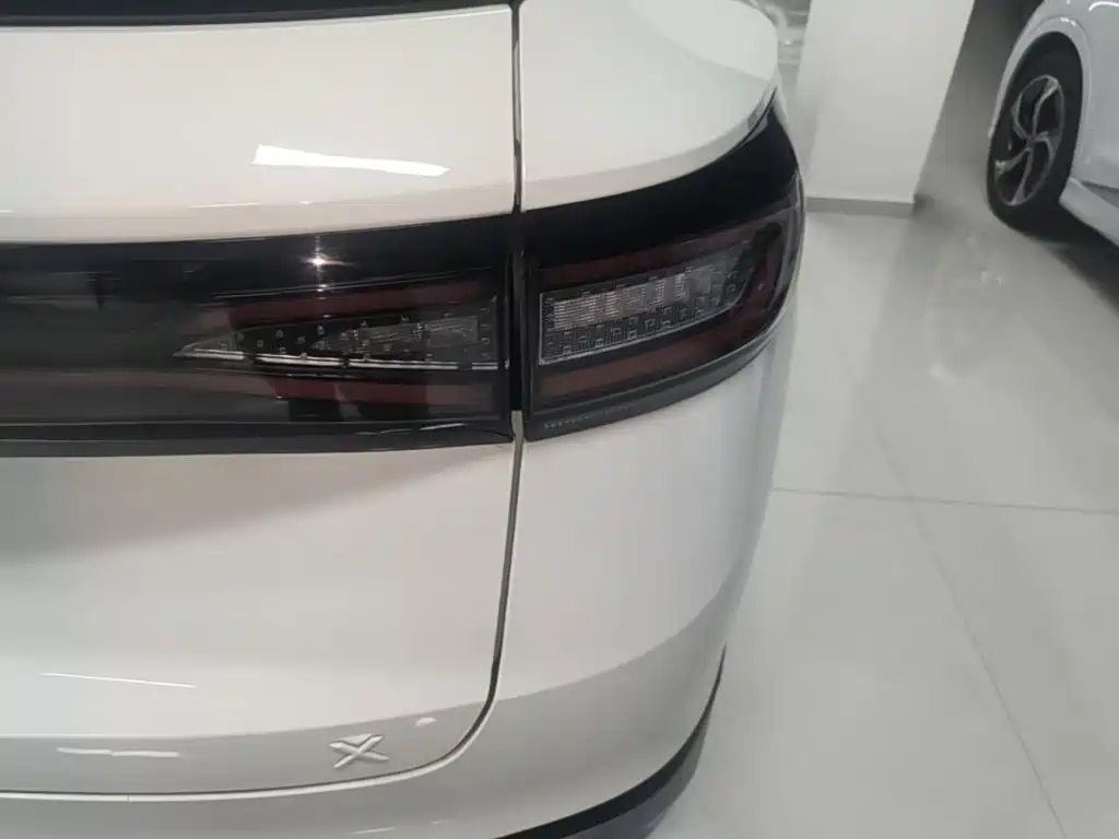 Volkswagen ID.4 X — миниатюра 8
