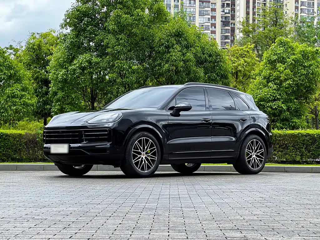 Porsche Cayenne Hybrid 2025