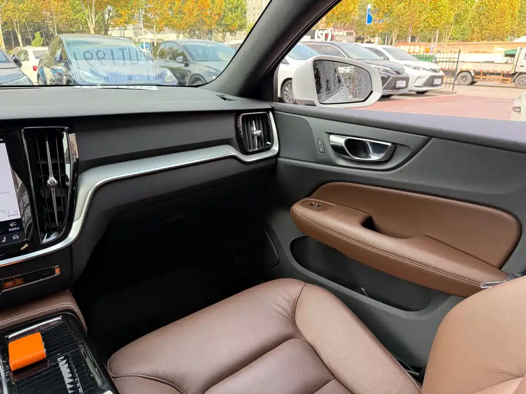 Volvo S60 PHEV — миниатюра 10