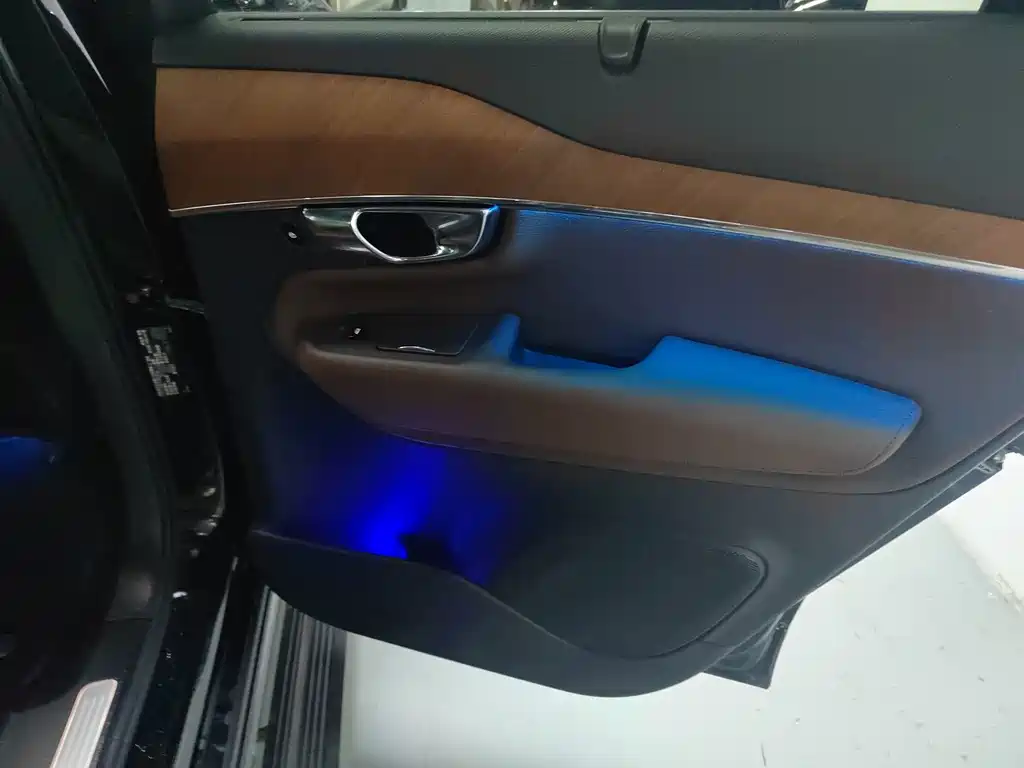 Volvo XC90 — миниатюра 11