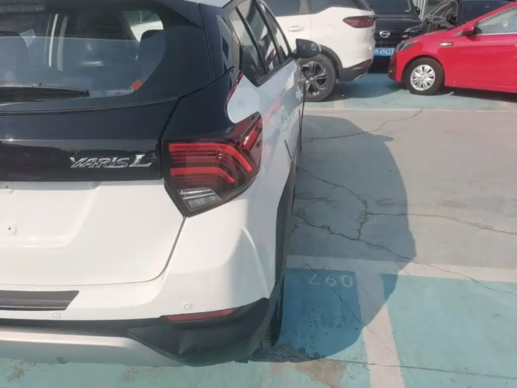 Toyota Yaris L — миниатюра 8