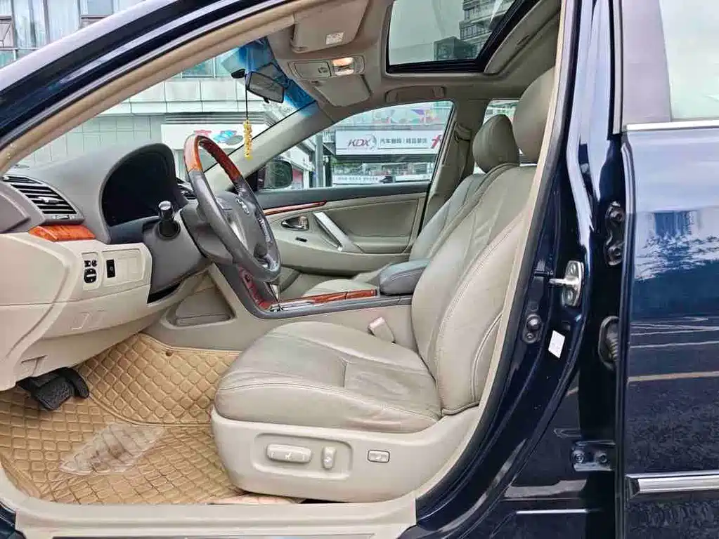 Toyota Camry — миниатюра 13