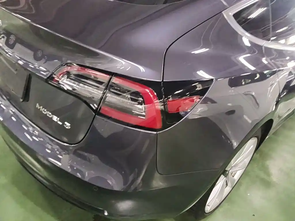 Tesla Model 3 — миниатюра 8