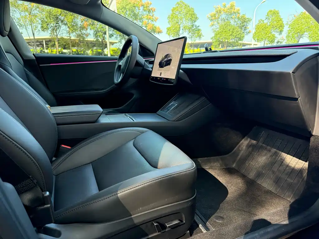 Tesla Model 3 — миниатюра 5