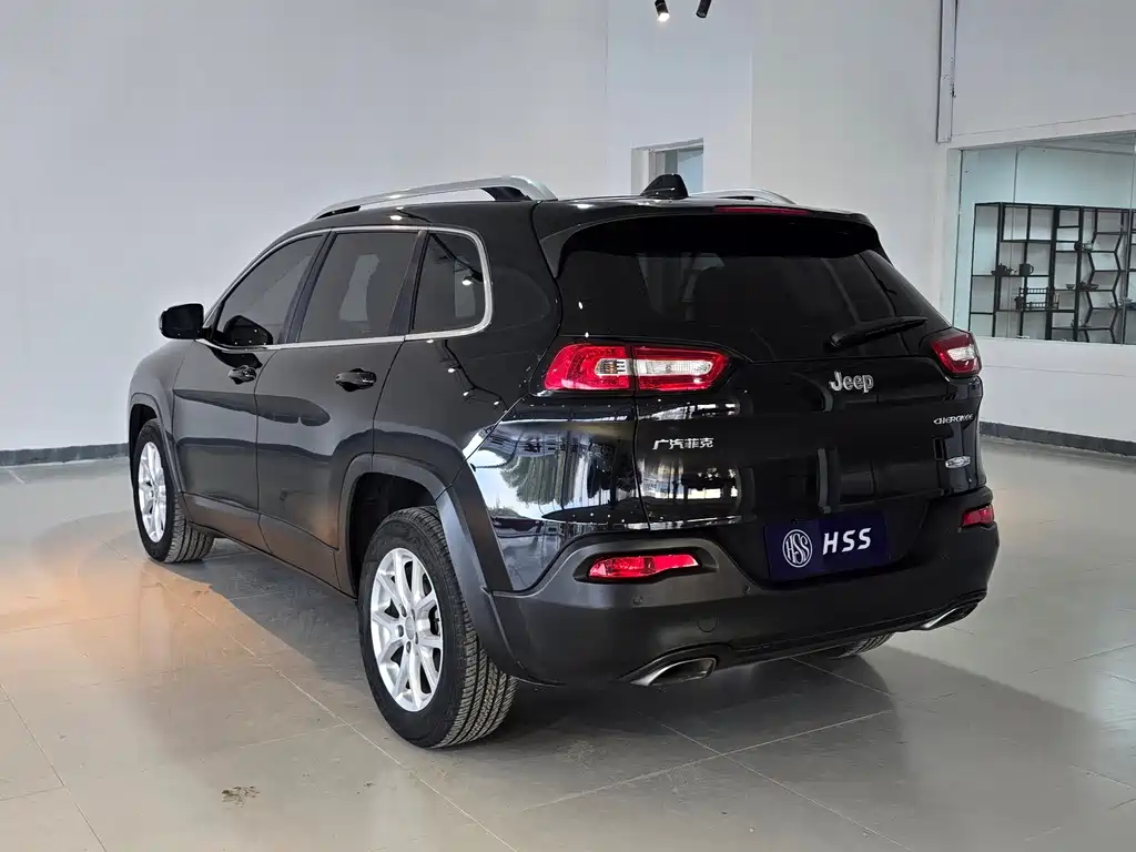 Jeep Cherokee — миниатюра 6