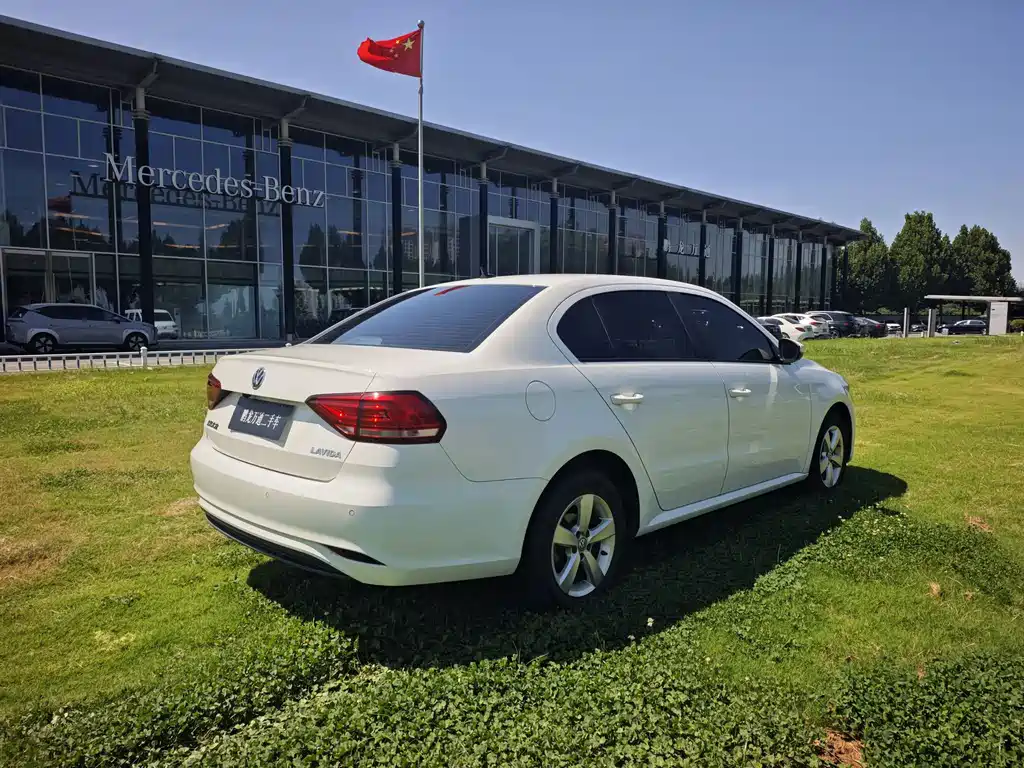 Volkswagen Lavida — миниатюра 5