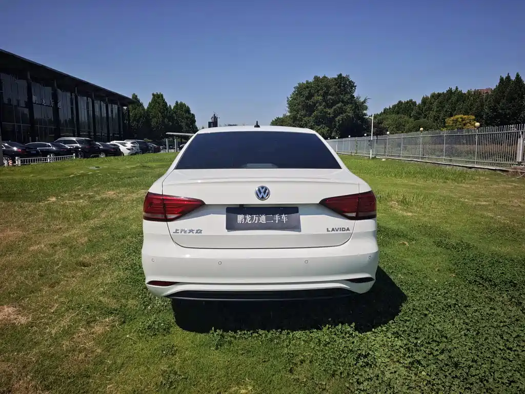 Volkswagen Lavida — миниатюра 6