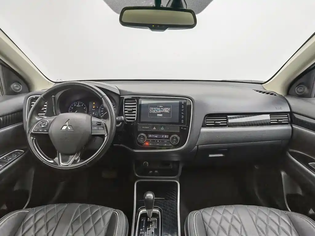 Mitsubishi Outlander — миниатюра 5