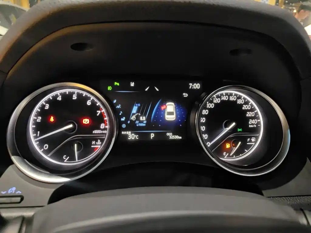 Toyota Camry — миниатюра 12