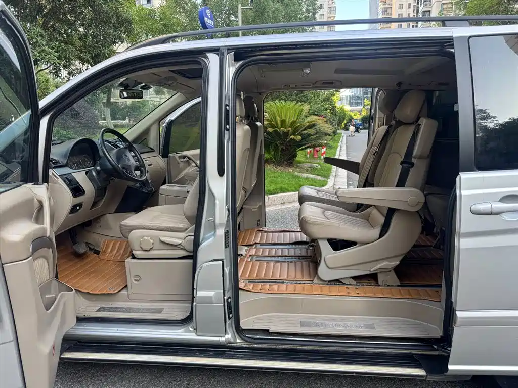 Mercedes-Benz Viano 2011 2.5L Luxury