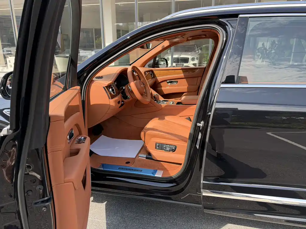 Bentley Bentayga — миниатюра 8