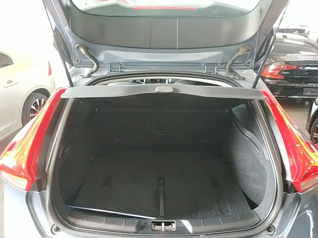 Volvo V40 — миниатюра 19